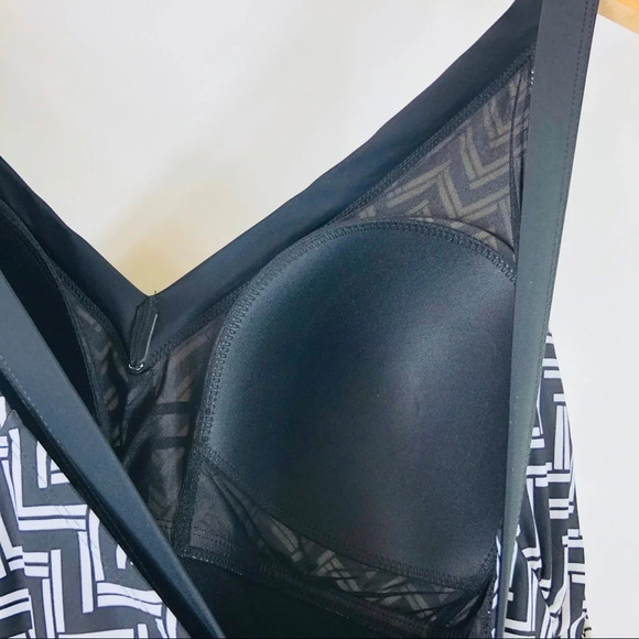 NWT Swimsuits for All Cross Back Swim Dress 22 New - Picture 4 of 7